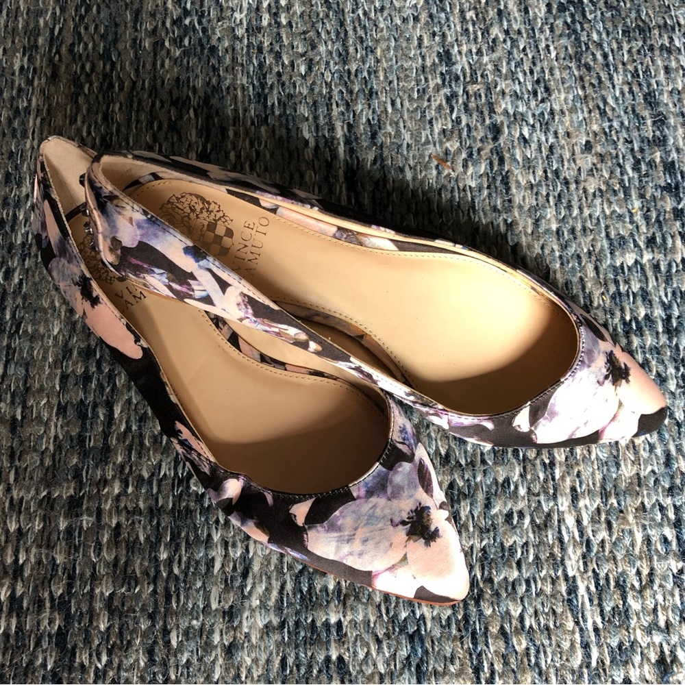 Beautiful Vince Camuto flats